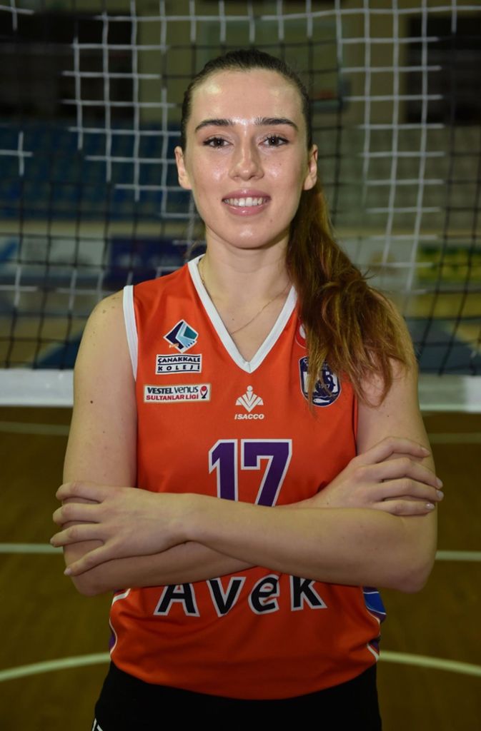 Zuspielerin Cansu Aydinogullari wurde verpflichtet, nachdem Kathleen Weiß um Vertragsauflösung gebeten hatte. Für die 27-jährige Türkin ist Stuttgart die erste Station im Ausland.