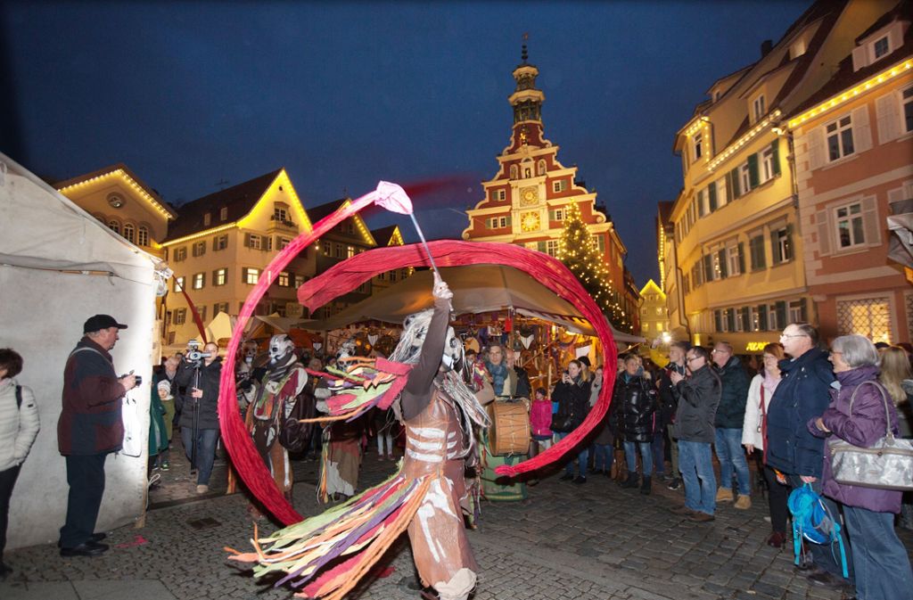 Tipp 9: Mittelalter in 1,2,3... – auf dem Esslinger Mittelaltermarkt stehen Gaukler, Feuerspucker und Sagenerzähler auf dem Programm.