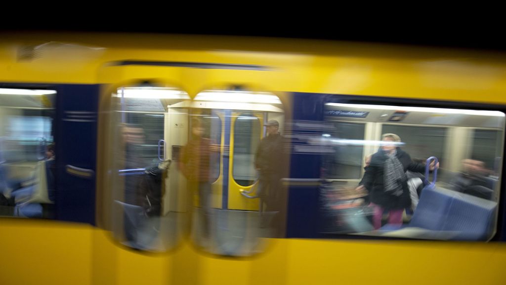 Vorfall in Remseck am Neckar: Trio zündet Sitz in Stadtbahn an – Zeuge reagiert geistesgegenwärtig