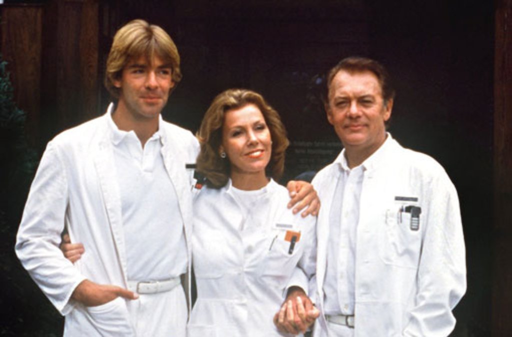 An der Seite von Gaby Dohm und Klausjürgen Wussow steigt Sascha Hehn 1985 bei der ZDF-Serie "Schwarzwaldklinik" ein. Die Arztserie ist ein Straßenfeger: Bis zu 28 Millionen Zuschauer sitzen pro Folge vor den Bildschirmen.