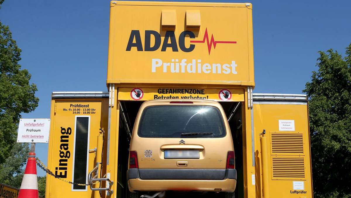  Autofahrerinnen und Autofahrer aus dem Raum Sindelfingen können ihr Fahrzeug am Dienstag und am Mittwoch in einer ADAC-Prüfeinheit kostenlos checken lassen. 