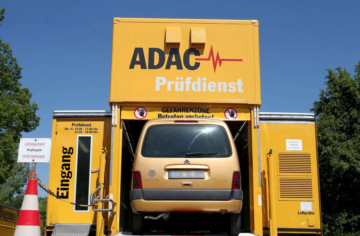 Gastiert am Glaspalast: der ADAC-Prüf-Truck. Foto: Eibner-Pressefoto / Reinelt