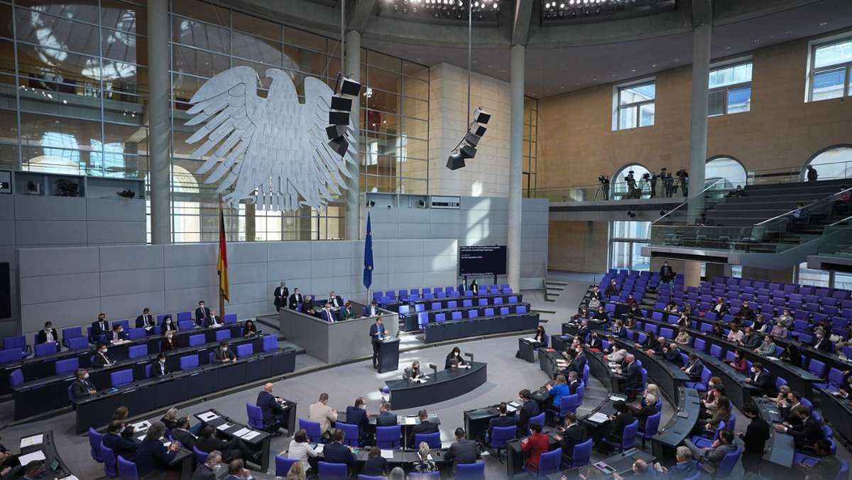 Neue Corona-Regeln: Bundestag stimmt Infektionsschutz-Gesetz zu