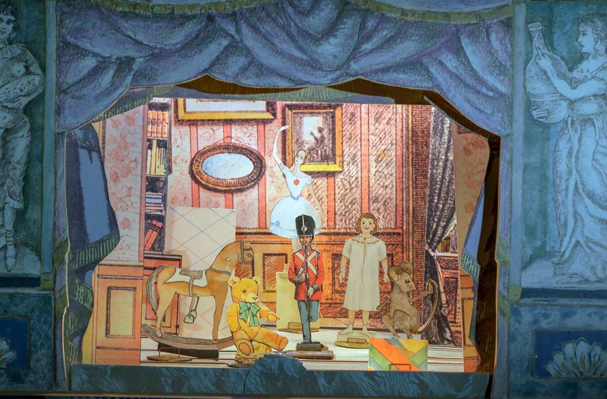 Hans Christian Andersens „Standhafter Zinnsoldat“ in einer Aufführung des Papiertheaters Pollidor in Preetz