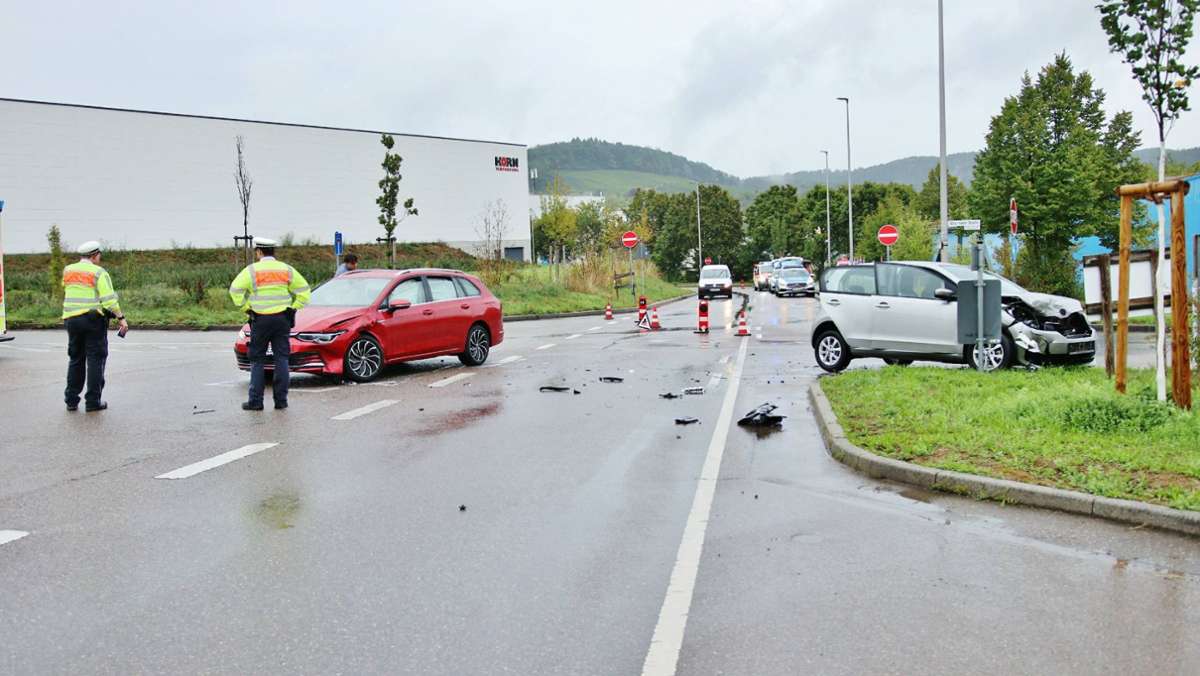 Unfall in  Winnenden: Seniorin fährt ungebremst in Kreuzung