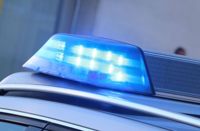 Unfallflucht in Leonberg: Fahrer beschädigt Auto und fährt weiter