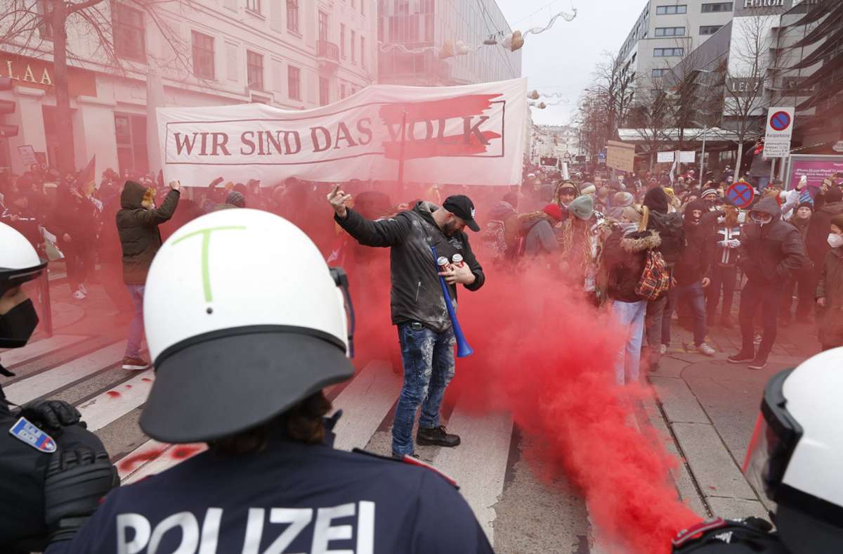 Vereinzelt kam es zu Auseinandersetzungen zwischen Demonstranten und Polizisten. Foto: dpa/Florian Wieser
