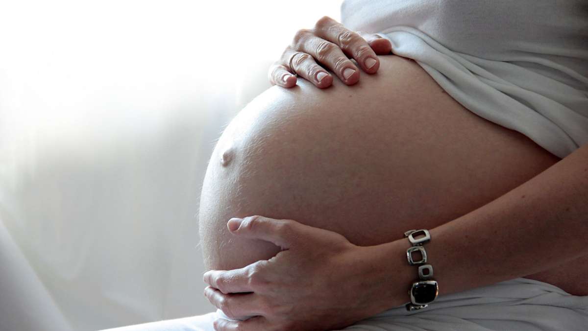  Viele Frauen in Baden-Württemberg nehmen Medikamente ein – ohne zu wissen, was diese im Falle einer Schwangerschaft für Auswirkungen haben. Die Krankenkasse Barmer hat in Folge einer Studie nun die Hauptprobleme benannt. 