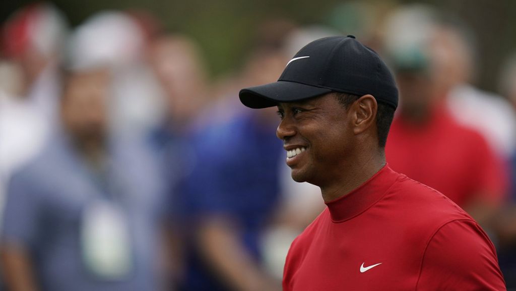  Der Golfstar Tiger Woods hat sich mit einem Triumph beim Traditionsturnier im Augusta National Golf Club auf der internationalen Bühne zurückgemeldet. 