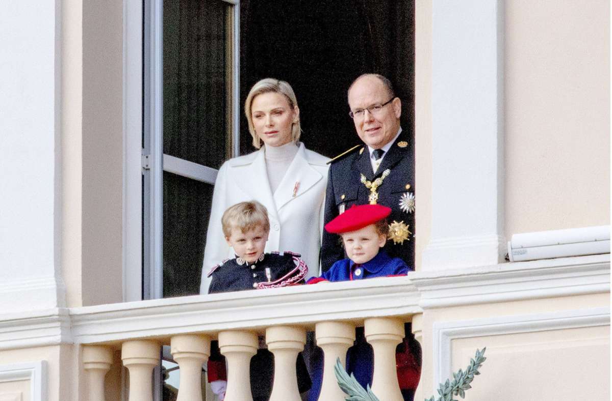 Fürstin Charlène von Monaco mit ihrem Mann, Fürst Albert, und den Zwillingen Jacques und Gabriella. Foto: imago images/PPE/PPE