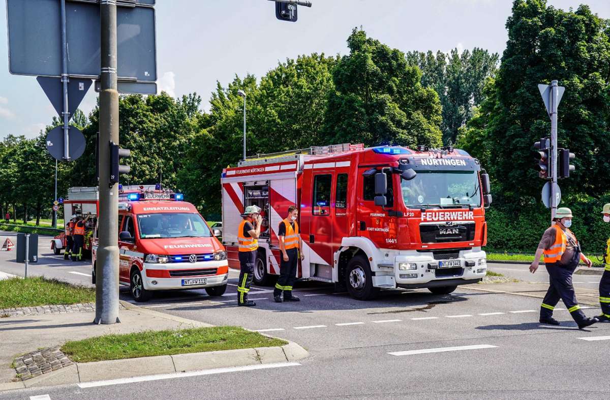 Die Feuerwehr Nürtingen war mit fünf Fahrzeugen und 16 Einsatzkräften im Einsatz.