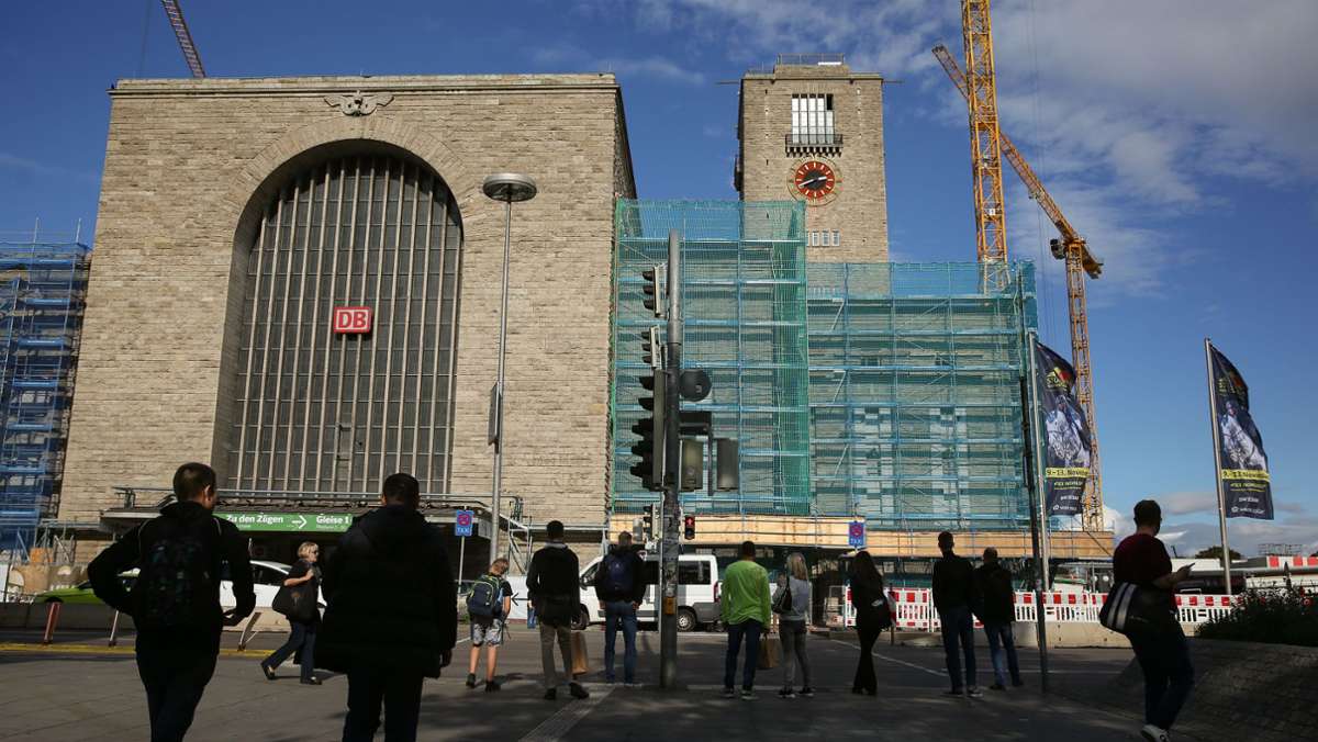 Am Stuttgarter Hauptbahnhof: Mann stirbt, als er in abfahrenden Zug steigen will