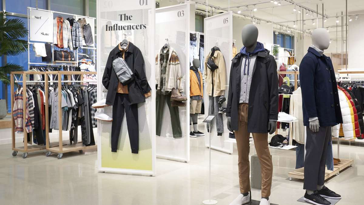  Mit seinem ersten Ladengeschäft für Kleidung dringt der Online-Riese Amazon weiter in den klassischen Einzelhandel vor. Das Unternehmen kündigt am Donnerstag die Eröffnung einer ersten Filiale der Marke „Amazon Style“ an. 