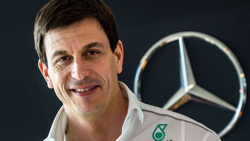  Teamchef Toto Wolff hat Vertragsverhandlungen mit dem viermaligen Weltmeister Sebastian Vettel beim Formel-1-Team Mercedes ausgeschlossen. Mit Lob für den deutschen Fahrer hielt er sich dennoch nicht zurück. 
