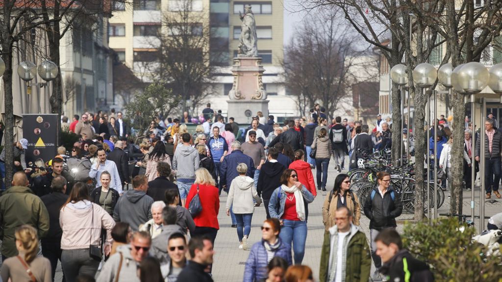 Frühlingsmarkt und  geöffnete  Geschäfte  locken die Massen: Shopping am Sonntag: Das letzte Märzklopfen in Ludwigsburg?