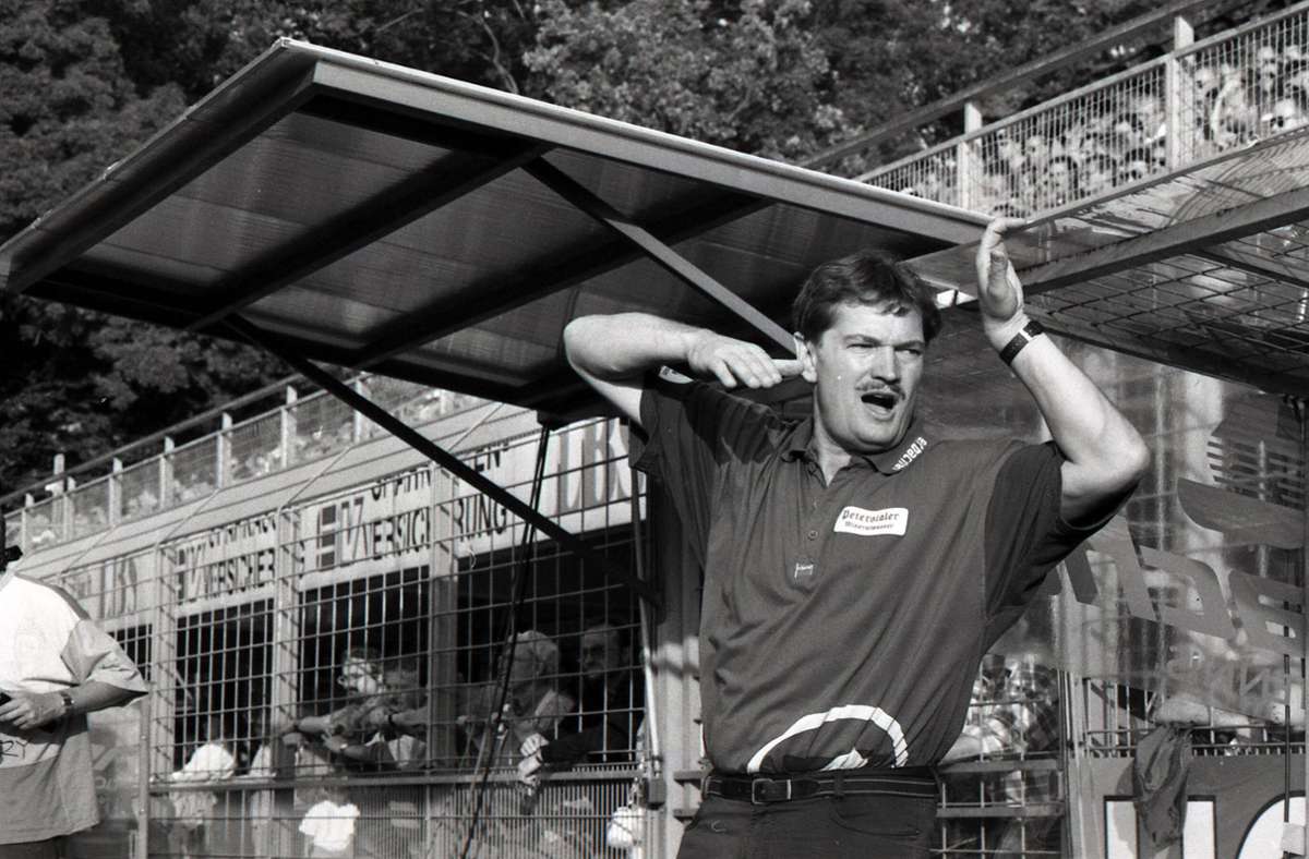 Paul Sauter coachte die Kickers in der Saison nach dem Abstieg aus der zweiten Liga (1994/1995), musste aber vorzeitig gehen.
