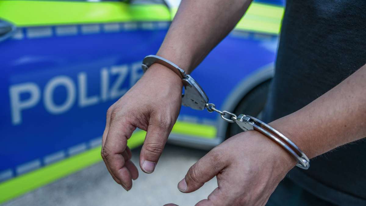 Erfolg gegen falsche Polizisten in Stuttgart: 18-Jähriger kassiert für Anrufbetrüger ab – und landet in Haft