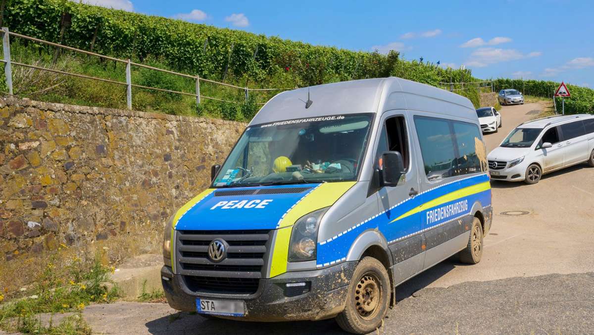 Polizeiähnlicher Bus in Ahrweiler: Polizei hat „Querdenker“ im Katastrophengebiet im Blick