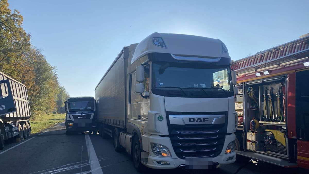 A81 bei Ludwigsburg: Massive Verkehrsbehinderungen nach heftigem Lkw-Unfall