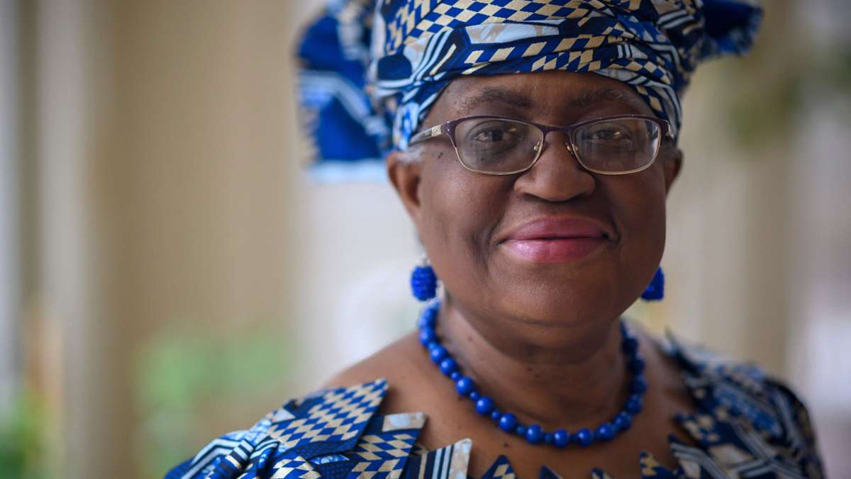  Die neue Generaldirektorin der Welthandelsorganisation heißt Ngozi Okonjo-Iweala. Der Weg für die 66-Jährige war erst nach langem Streit und nach dem Amtsantritt von US-Präsident Joe Biden frei geworden. 
