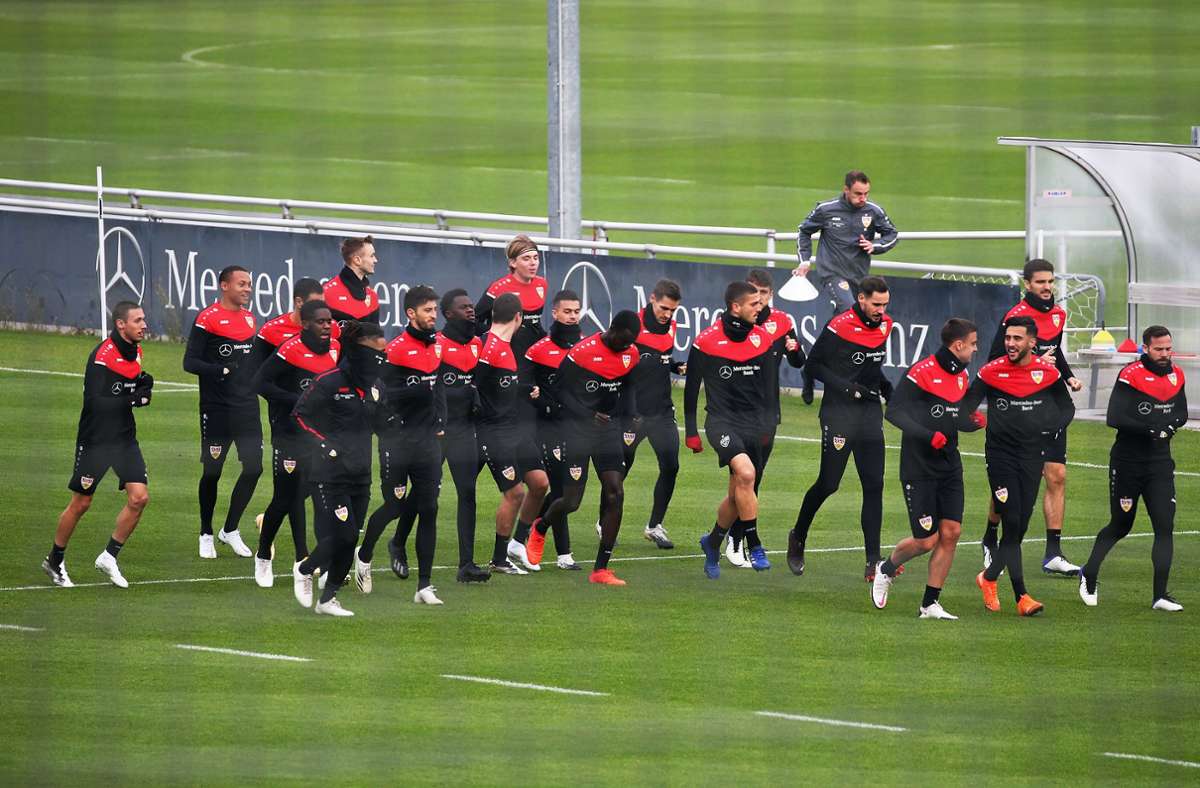 Für die Profis des VfB Stuttgart startete am Dienstagvormittag die Vorbereitungen auf das Flutlichtspiel gegen Köln am Freitag.