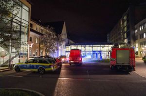 Alarm am Klinikum Esslingen  – Feuerwehr pumpt Kühlflüssigkeit ab