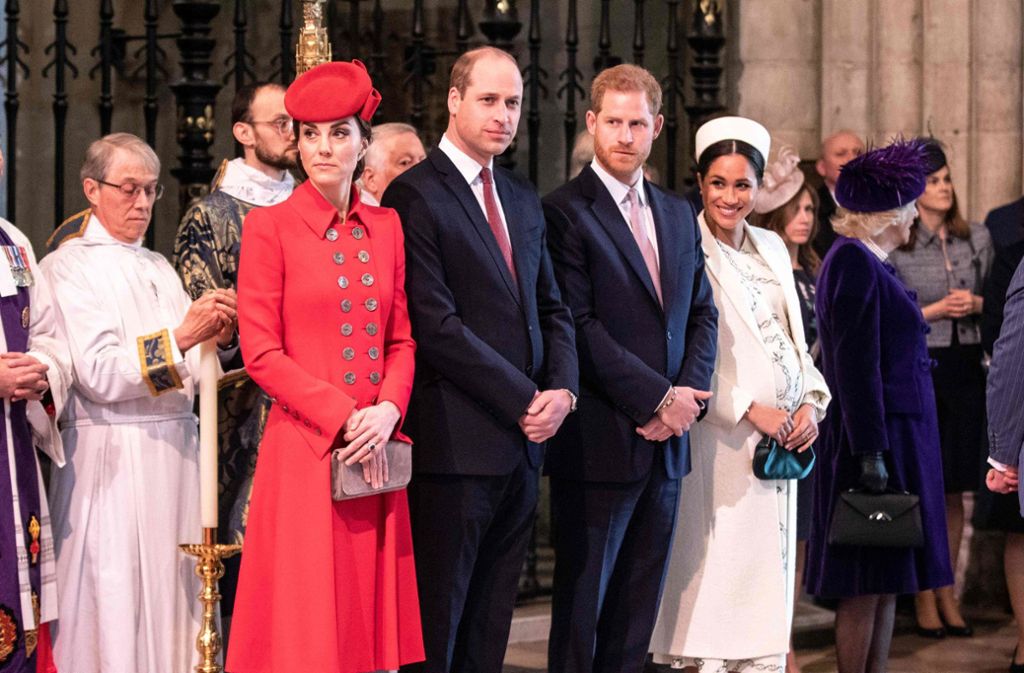 April: Die Sussex’ gehen auf Distanz zu den Cambridges – im Frühjahr trennen Prinz Harry und Herzogin Meghan ihre Accounts in den sozialen Medien von denen seines Bruders William und dessen Frau Kate. Gemeinsame öffentliche Auftritte gab es ohnehin kaum noch.