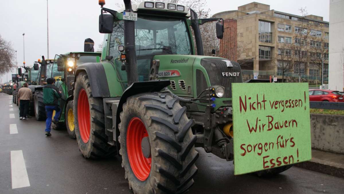 Traktordemo vor dem Landtag in Stuttgart: Hunderte Traktoren unterwegs – Polizei warnt vor Staus