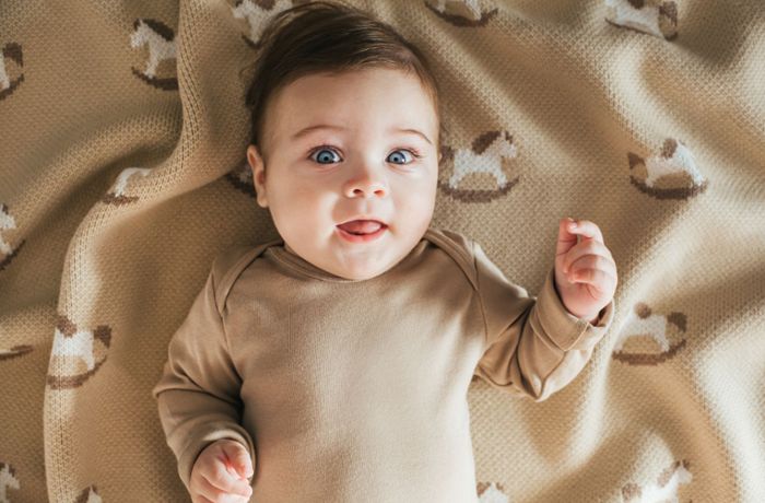 Trend bei Kinderkleidung: Babys in Beige