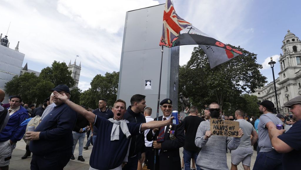 London: Rechte Demonstranten versammeln sich vor Churchill-Denkmal