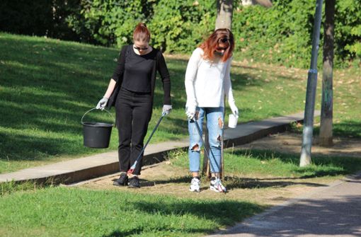 Freiwillige haben am Samstag den Maille-Park sauber gemacht. Foto: Rainer Hauenschild
