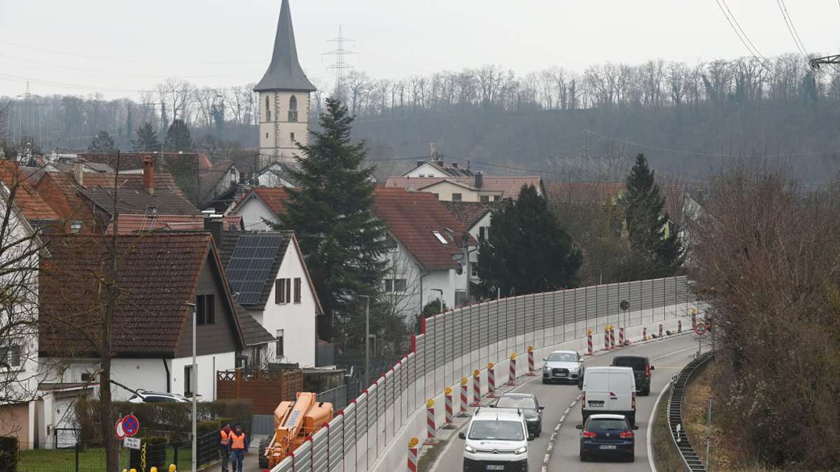 Verkehr bei Neckarweihingen: Die neue Lärmschutzwand ist fertig