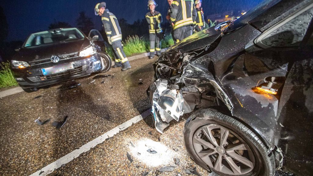 Stuttgart-Hausen: Seat kracht auf VW Golf – zwei Verletzte