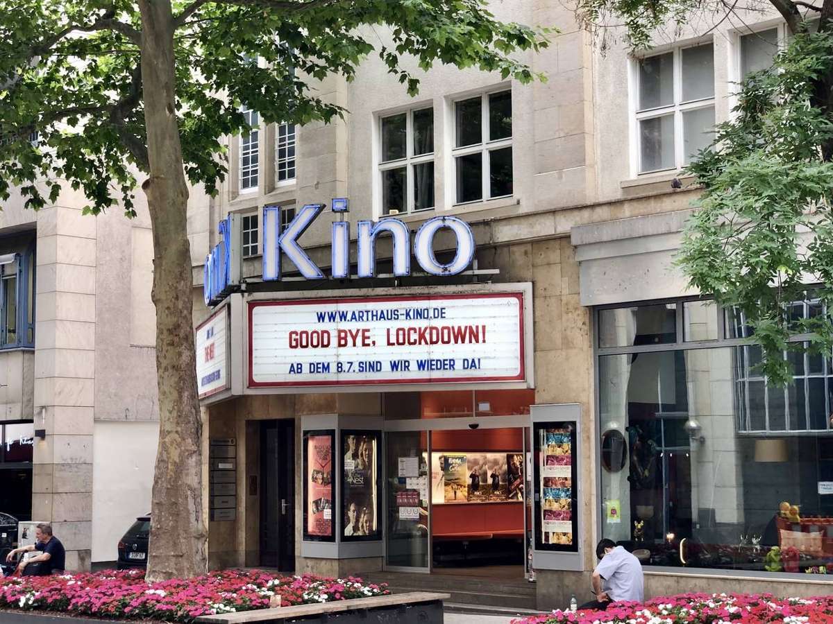 Good Bye, Lockdown! Die Stuttgarter Kinos, wie das Delphi Arthaus Kino in der Tübinger Straße, sind zurück. Kinowetter ist diesen Sommer ja sowieso fast immer.