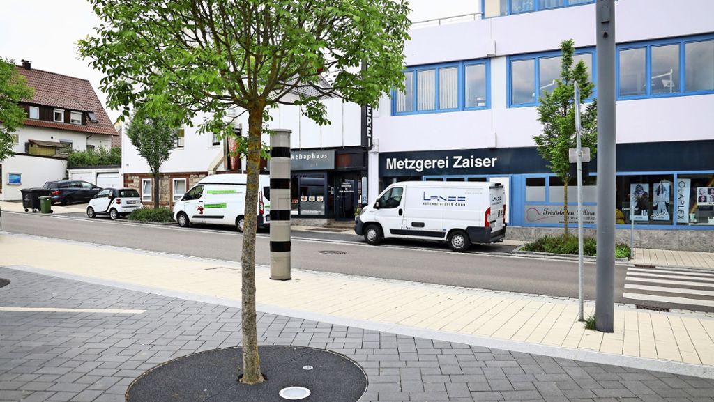  In der Leonberger Straße richtet sich ein Betreiber für den Verkauf von Speiseeis ein. 