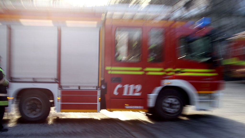 B 312 bei Aichtal: Auto steht in Flammen