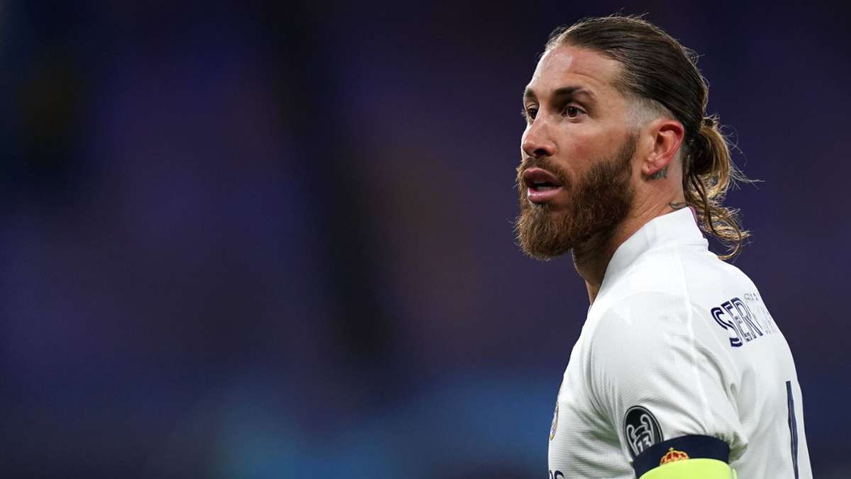  Die Ära von Sergio Ramos beim spanischen Fußball-Rekordmeister Real Madrid ist beendet. Die Königlichen gaben am Mittwochabend den Abschied des 35-Jährigen nach 16 Jahren bekannt. 