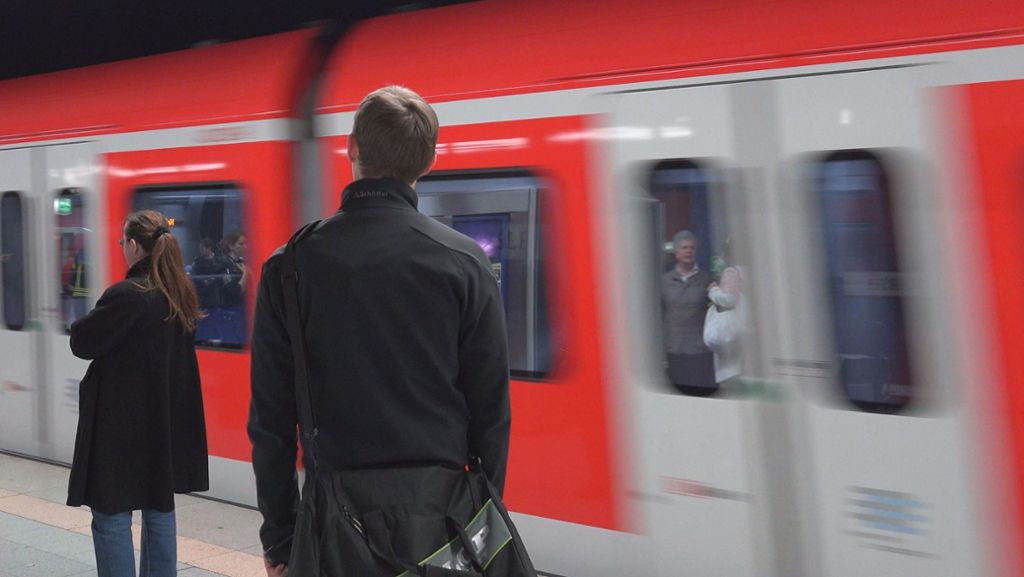 Vorfall in S-Bahn in Stuttgart: Spuckattacke in der  S-Bahn gibt Rätsel auf