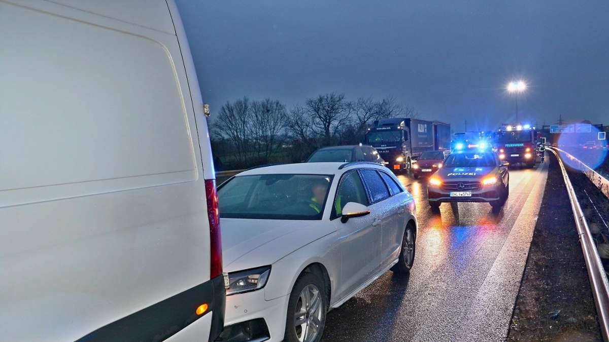 Unfall auf A 81 bei Möglingen: 14 Kilometer Stau im Berufsverkehr