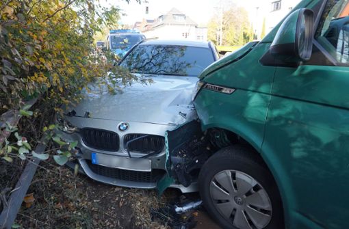 Der 81-Jährige war mit seinem VW-Transporter in einen BMW gekracht. Foto: Andreas Rosar /Fotoagentur-Stuttgart