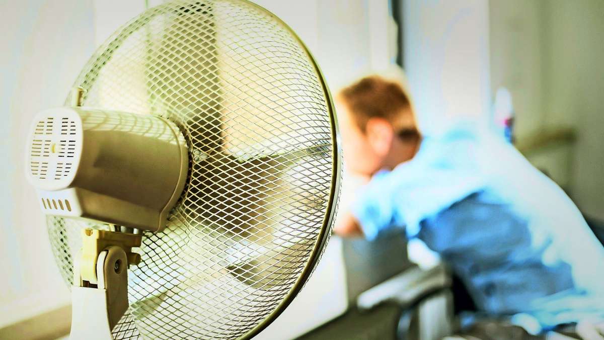 Hitze in der Wohnung: Ventilator oder Klimaanlage –  was kühlt am besten?
