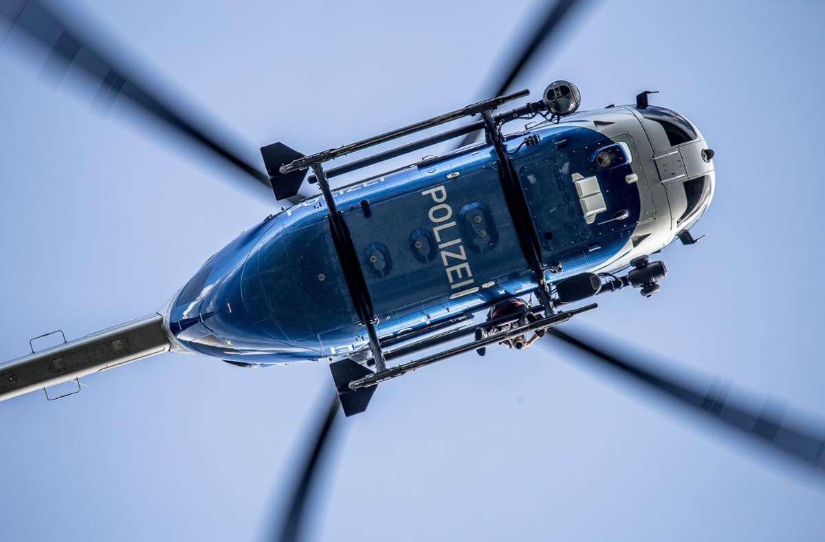 Mit Hilfe eines Hubschraubers hat die Polizei einen flüchtigen 55-Jährigen gefasst. Foto: imago images/Markus Brandhuber
