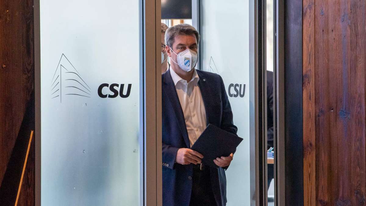  CSU-Chef Markus Söder verlangt, dass die Bundesregierung nach den Schlappen der CDU bei den jüngsten Landtagswahlen „neu durchstartet“. Zu einer eigenen möglichen Kanzlerkandidatur hält er sich bedeckt. 
