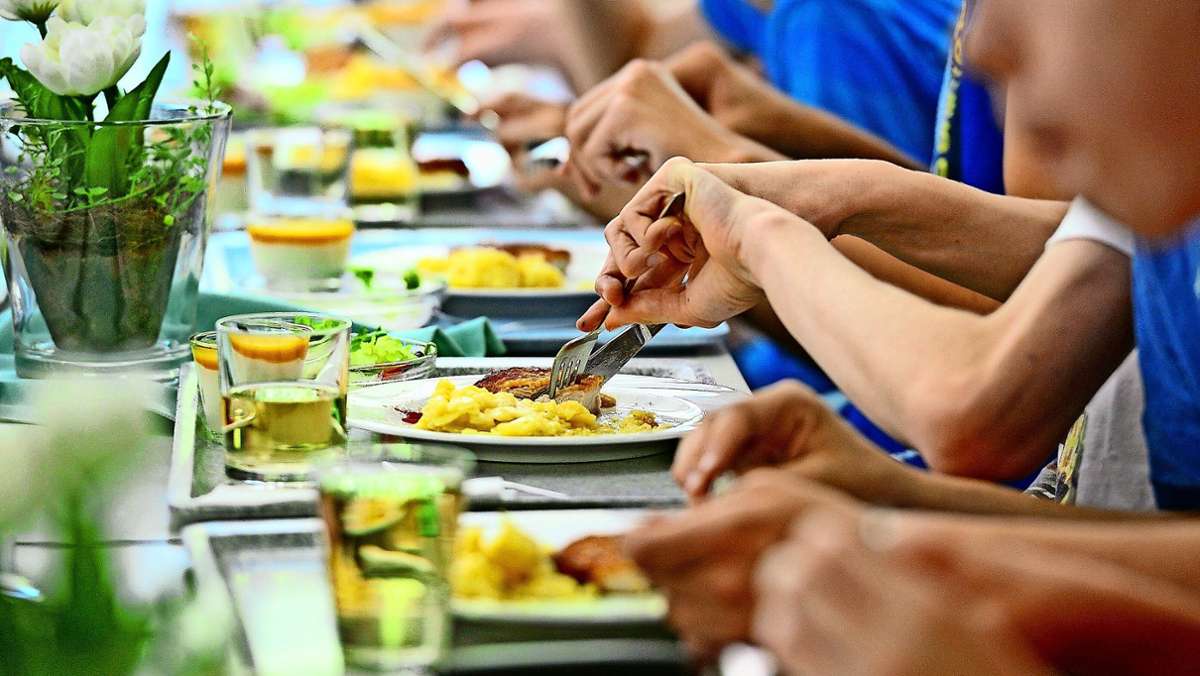 Vegetarisches Schulessen in Freiburg: Stuttgarter Ministerium: Zur Ernährung gehört auch Fleisch