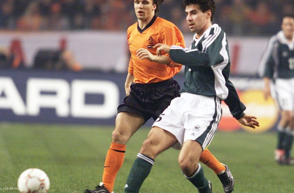 Zoltan Sebescen in seinem einzigen A-Länderspiel am 23. Februar 2000 gegen die Niederlande. Damals hieß der Bundestrainer Erich Ribbeck.