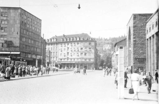 Der Platz vor dem Hauptbahnhof hieß 1942 noch Hindenburgplatz. In der Bildergalerie zeigen wir Eindrücke aus der Gegend rund um den „Nabel Schwabens“ vor den Zerstörungen des Zweiten Weltkriegs. Foto: Stadtarchiv Stuttgart
