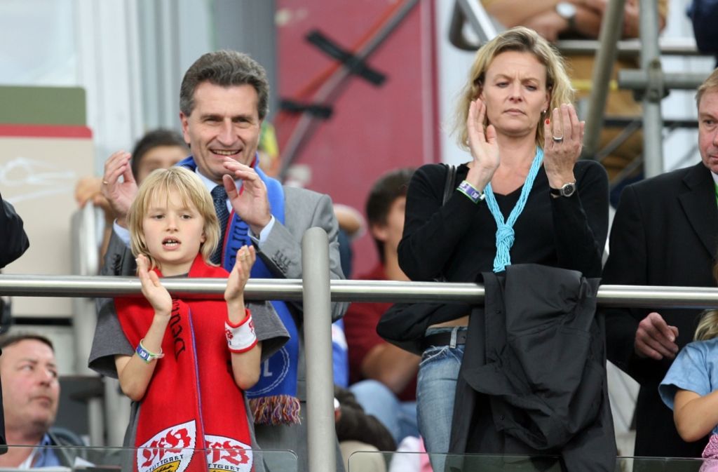 ... unter den Augen des damaligen Landesvaters Günther Oettinger nebst Ehefrau Inken und Sohn Alexander musste sich der VfB dem KSC mit 0:1 geschlagen geben.