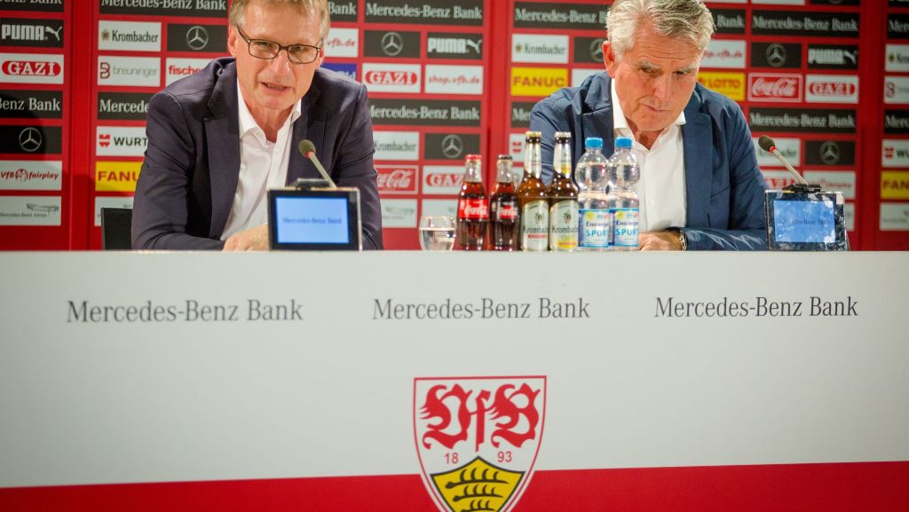  Michael Reschke hat den Fans Bewunderung ausgesprochen und sie eingeschworen, dem VfB auch in der kommenden Saison treu zu bleiben. Was der neue Sportvorstand bis zum Ende der Transferperiode plant und wie er seine Rolle interpretiert, sehen Sie im Video. 