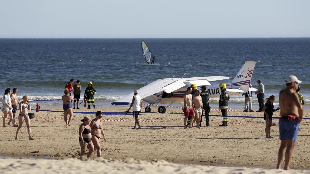 Lissabon: Kleinflugzeug muss am Strand notlanden – zwei Tote