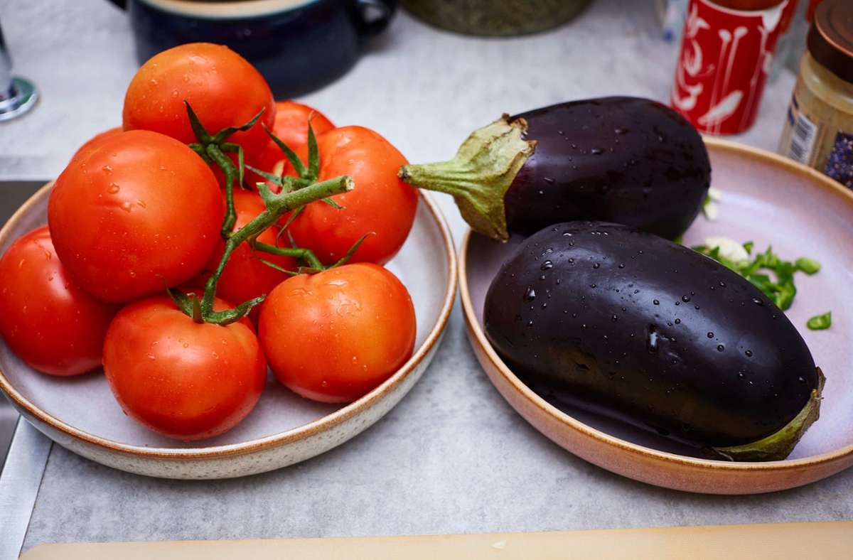 Tomaten und Auberginen sind die Hauptzutaten...